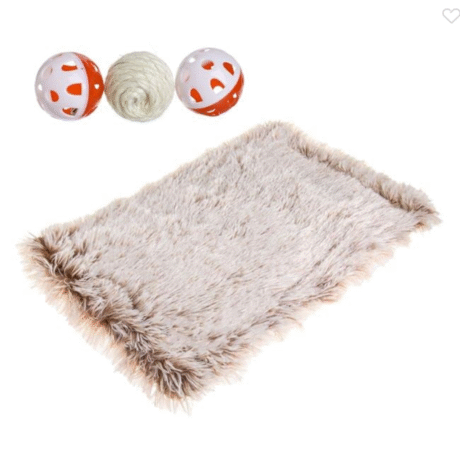 Covoras Pufos Bumbac cu 3 mingi incluse 61x38 cm